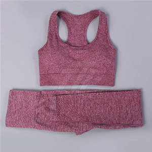 Ensemble de yoga sans manches uni avec logo frontal, respirant, écologique, extensible, comprenant un haut et un legging pour le fitness, l'entraînement, le yoga et les activités quotidiennes - Product Image 6