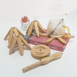Sous-plats et dessous-de-bord en bois faits à la main en forme d'arbre, design nordique, forme personnalisée, accessoire de table décoratif - Product Image 2