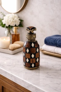 Dispensador de Loción Decorativo de Latón, Accesorio para Baño, Ideal para Uso Diario y para la Encimera en el Baño Principal o en Cuartos de Invitados - Product Image 6