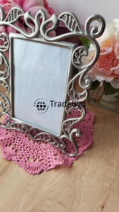 Cadre photo décoratif en métal, accent luxueux par Tradebyd - Product Image 3