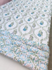 Couette d'hiver réversible en coton biologique de luxe à imprimé floral, faite à la main, garnissage en coton doux, taille King, couverture matelassée - Product Image 2