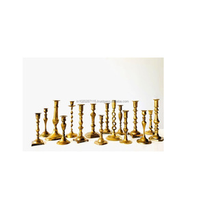 Grand bougeoir vintage en laiton artisanal conçu pour créer une ambiance classique dans les maisons religieuses et les lieux d'événements - Product Image 1