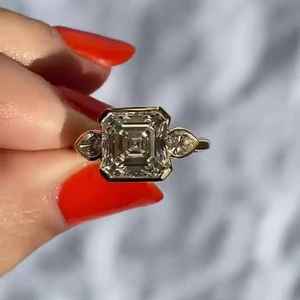 แหวนเพชรทรง Asscher น้ำหนัก 3.02 กะรัต ได้รับการรับรองจาก IGI สำหรับผู้หญิง ตัวเรือนทองคำแท้ 14K เหมาะสำหรับเป็นของขวัญแทนคำมั่นสัญญาสำหรับเจ้าสาว - Product Image 2