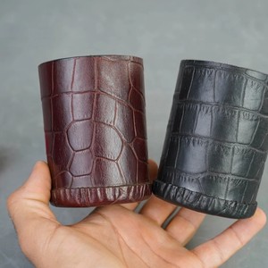 Nouvel Arrivage – Gobelets à Dés Multifonctionnels en Cuir de Vachette 100% Véritable, Style Boîte, Conception OEM Personnalisée, Dés Authentiques - Product Image 6