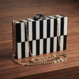 Pochette de Soirée de Luxe Faite Main en Résine, Sac à Main Géométrique Moderne de Créateur pour Mariages, Fêtes, Événements Nuptiaux et Occasions Spéciales - Product Image 3