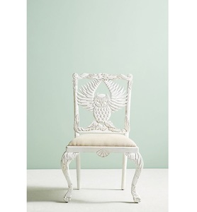 Silla de Comedor de Madera Maciza Hecha a Mano de Lujo con Tallado Ornamental de Búho y Asiento de Lino Blanco Envejecido - Product Image 1
