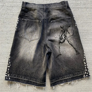 Shorts en jean noir délavé pour homme avec motif squelette et guitare, strass étincelants, coutures latérales déchirées, effet usé et ourlet effiloché - Product Image 6