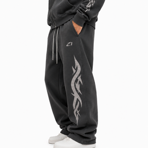 Ensemble de survêtement graphique pour homme 2 pièces : sweat à capuche zippé et pantalon ample en molleton de coton, imprimé audacieux, style streetwear oversize, hiver, logo personnalisé - Product Image 4