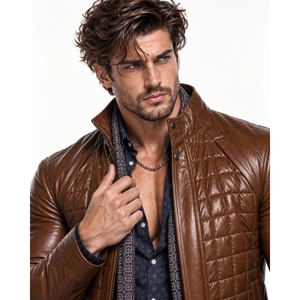 La Chaqueta de Cuero Signature, una Prenda Versátil Favorita para Días Informales, Citas Nocturnas y Cualquier Viaje Memorables - Product Image 4