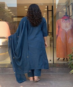 Conjunto de Top y Pantalón con Bordado de Rayón y Moti, Estilo Étnico, Lavable a Máquina, Mezcla de Algodón, Disponible en Stock, para Fiestas - Product Image 4