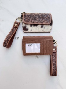 Oferta Especial: Cartera de Mano Elegante con Monedero para Tarjetas ATM, de Cuero Vintage Trabajado a Mano, Estilo Western con Pelo de Vaca y Correa de Muñeca - Product Image 5