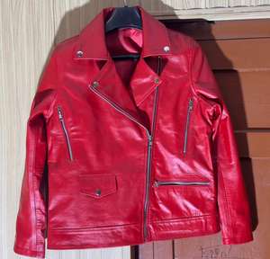 Chaqueta de Motocicleta Personalizada para Mujer, de Cuero Vacuno, Corte Regular, Forro de Algodón Ecológico Impermeable, con Cierre y Cinturón - Product Image 1