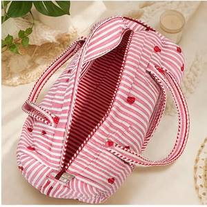 Bolsa de Viaje de Fin de Semana, Portátil, Ecológica, con Estampado de Corazones y Rayas Blancas, Acolchada, de Algodón - Product Image 2