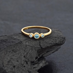 Bague en argent sterling 925 plaqué or jaune avec trois pierres de topaze bleue, sertie en clos, minimaliste, pour femme, bijoux fins pour fiançailles - Product Image 3