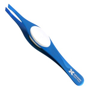 Ensemble de pinces à épiler expertes à bords inclinés pour le modelage des sourcils et l'élimination des poils incarnés avec des coussinets en silicone pour le pouce pour un contrôle facile - Product Image 1