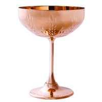 Gobelet élégant en cuivre rose doré avec bol à motifs floraux en relief, verrerie de luxe sur pied pour mariages, dîners et célébrations