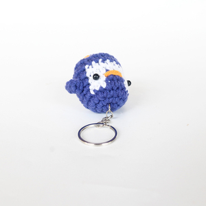 Porte-clés Amigurumi Pingouin au Crochet Fait Main, Design Personnalisable, Mousqueton en Acier Inoxydable, Breloque de Sac Oiseau Bleu Marine - Product Image 3