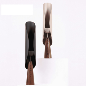 Ensemble de brûleurs Mubkhar métalliques sculpturaux alliant des boucliers incurvés élégants avec des bases en bois coniques pour une décoration de luxe et une utilisation parfumée - Product Image 1