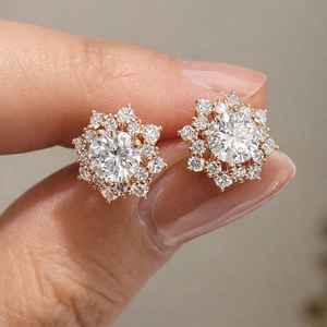 Pendientes florales con circonitas redondas brillantes para mujer, joyería de plata 925, diseño floral clásico, regalo para pareja - Product Image 1