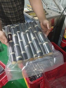 อ้อยแช่แข็งแบบเป็นก้อนจำนวนมากสำหรับการผลิตน้ำอ้อยและน้ำเชื่อม วัตถุดิบจากพืชที่ให้ความหวานตามธรรมชาติสำหรับโรงงานอุตสาหกรรม - Product Image 3