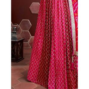 Lehenga Choli de Seda Bordada en Rosa, Talla Grande, para Sangeet - Product Image 2
