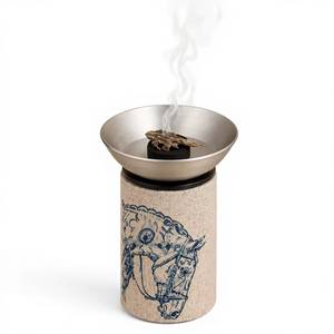 Brûleur d'encens artisanal en aluminium avec base cylindrique à motif de cheval bleu pour une utilisation aromatique toute l'année - Product Image 2