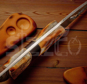 Couteau de chasse OEM Wirecut en acier Damas, couteau à dépecer, manche en bois de cerf, lame fixe, couteau de camping et d'extérieur EDC avec étui en cuir - Product Image 3