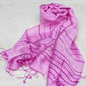 Foulard en soie vietnamienne de qualité supérieure longue écharpe pour femmes authentique peinture teinte unie pour la saison d'été 12% soie, 88% coton - Product Image 1
