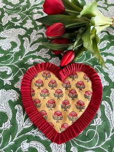 Heart-Shaped Linen Fabric <b>Table</b> <b>Mat</b> Luxury Vintage Floral Design Handmade Red Border <b>Green</b> Background Eco-Friendly Non-Toxic - Product Image 2