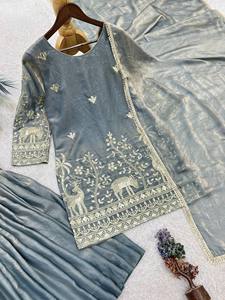 Ensemble Salwar Kameez 3 pièces gris en pure soie Fendi gaufrée pour femme avec Sharara et Dupatta, coupe régulière, séchage rapide, idéal pour les fêtes et mariages - Product Image 5