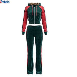 Conjunto Deportivo Casual de 2 Piezas para Mujer, Sudadera Corta con Forro de Terciopelo y Estampado de Leopardo, Pantalones de Cintura Alta con Corte Acampanado, Logotipo Personalizado - Product Image 6