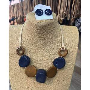 Collier tendance en perles de résine avec des matériaux légers et durables offrant un charme multicolore vibrant, accessoire parfait pour le quotidien - Product Image 1