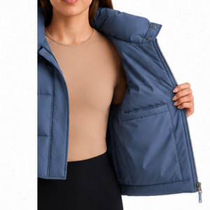 Abrigo de Invierno para Mujer con Ribete de Piel Sintética, Acolchado Térmico y Protección Impermeable y Cortavientos para Climas Fríos - Product Image 6