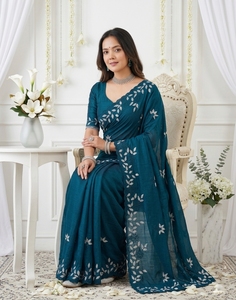 Sari Tradicional de Seda Bordado en Color Verde Azulado de AARA Fashion, con Dupatta y Patrón Floral de Hojas, para Fiestas, Bodas y Festivales - Product Image 1