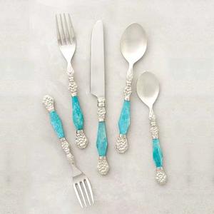 Ensemble de couverts vintage à poignée torsadée, parfait pour la présentation, la décoration de table et la décoration intérieure, vente en gros d'ensembles de couverts en provenance d'Inde - Product Image 5