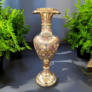 Jarrón de Flores Tradicional Hecho a Mano, Diseño Moderno Antiguo, Artesanía en Latón con Esmalte Plateado, Forma Irregular, BoldBlossom - Product Image 5