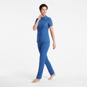 Ensemble de deux pièces d'uniforme médical pour femmes, col montant, manches courtes, haut médical à boutons latéraux avec pantalon de travail - Product Image 4