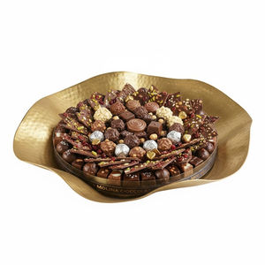 Meilleure vente : Assortiment de chocolats de haute qualité sur plateau en métal doré pour occasions spéciales et événements, idéal pour offrir en cadeau, à prix avantageux - Product Image 4