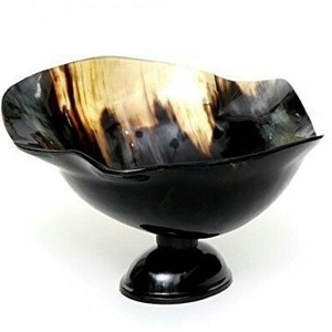 Cuenco de Servir con Pedestal de Cuerno de Búfalo Hecho a Mano, Plato Redondo Pulido, Ecológico y Decorativo para el Hogar, Bodas y Mesa - Product Image 1