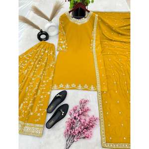 Robes Sharara de soirée de créateur avec broderie lourde pour femmes par Fabzone - Product Image 2