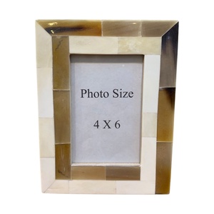 Cadre photo horizontal de luxe fait main, personnalisé avec logo, en os incrusté, style rustique moderne, motif floral indien, pour décoration intérieure et cadeaux, vente en gros - Product Image 1