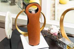 Imra Impex - Funda de Cuero Genuino Hecha a Mano para Botellas de Vino, de Lujo, con Logotipo Personalizado, Impermeable, a Prueba de Polvo, Personalizable - Product Image 3