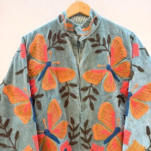 Chaqueta de Terciopelo Suzani Hecha a Mano, Estilo Bohemio Moderno, con Bordado de Mariposas, para Festivales, Abrigo Único para Invierno - Product Image 5