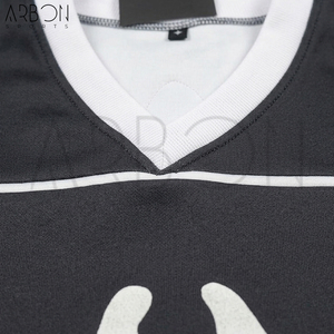 Maillots de football américain surdimensionnés à col en V avec imprimé floral noir et blanc, style esthétique, grande taille, avec transfert thermique - Product Image 3