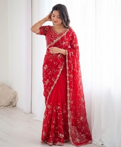 Sari de red rojo bordado con lentejuelas florales, blusa Pavadai, atuendo tradicional indio para bodas y fiestas. - Product Image 1