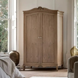 Armoire à 2 portes Gallery Direct Chic Weathered avec un dessus cintré et des détails sculptés de style français pour une utilisation en chambre à coucher. - Product Image 1