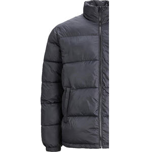 เสื้อแจ็คเก็ตกันน้ำกันลมสำหรับผู้ชาย สไตล์ลำลองสำหรับฤดูหนาว มีกระเป๋า ขายส่ง รับผลิตแบบ OEM พิมพ์ลายตามสั่ง ผ้าฟลีซแบบพอง คอตั้ง ปักโลโก้ด้านหน้า - Product Image 5