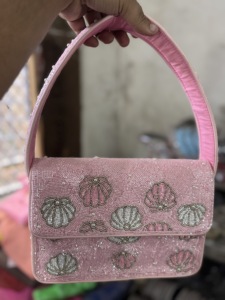 Sac messager léger et grande capacité pour femme, style bohème moderne indien, brodé et perlé, fait main, idéal pour les soirées d'été - Product Image 5