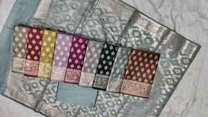 Traje de seda pura Banarasi de 3 piezas - Product Image 2