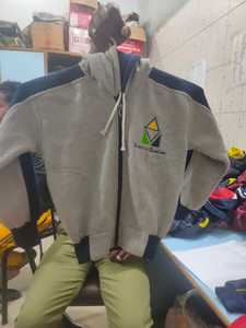เสื้อฮู้ดเด็กแฟชั่นสไตล์ลำลองสำหรับโรงเรียน ยูนิเซ็กซ์ ผ้าเฟรนช์เทอร์รี่ถัก สีแดงเลือดหมู ดีไซน์เรียบง่าย สำหรับเด็กชายและเด็กหญิง ขนาดกลาง ชุดนักเรียน - Product Image 6